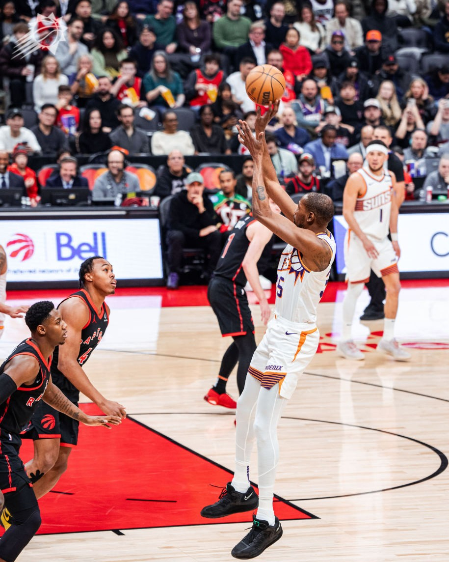 bob体育官方-猛龙与凯尔特人展开对决，胜负难料