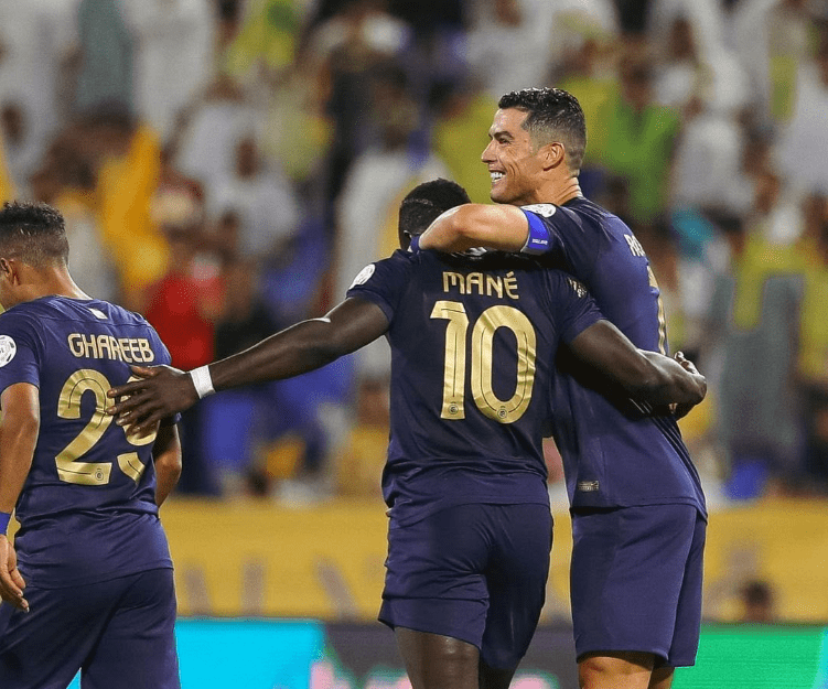 关于艾因特拉赫特红牛全队努力获得胜利继续领跑的信息